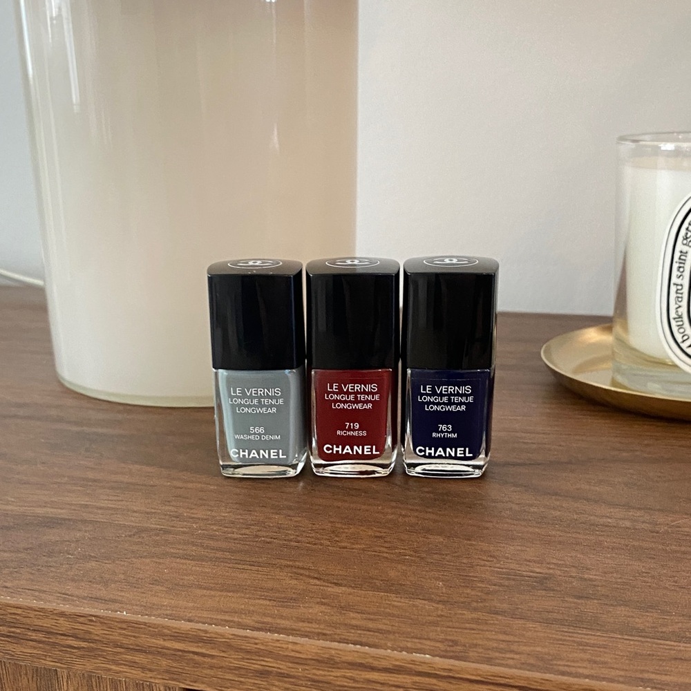 CHANEL Le Vernis Nail Polish Set - Gray, Red, Blue